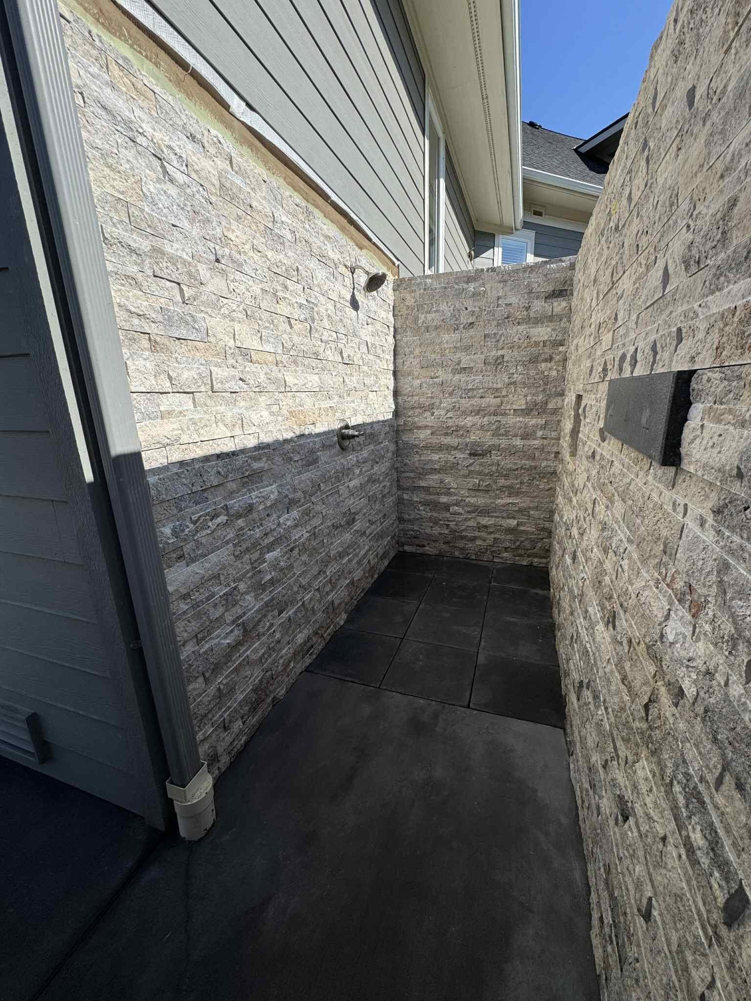 Outdoor stone veneer wall installed by MG Flooring